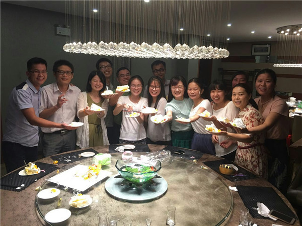 公司舉辦員工生日聯歡會